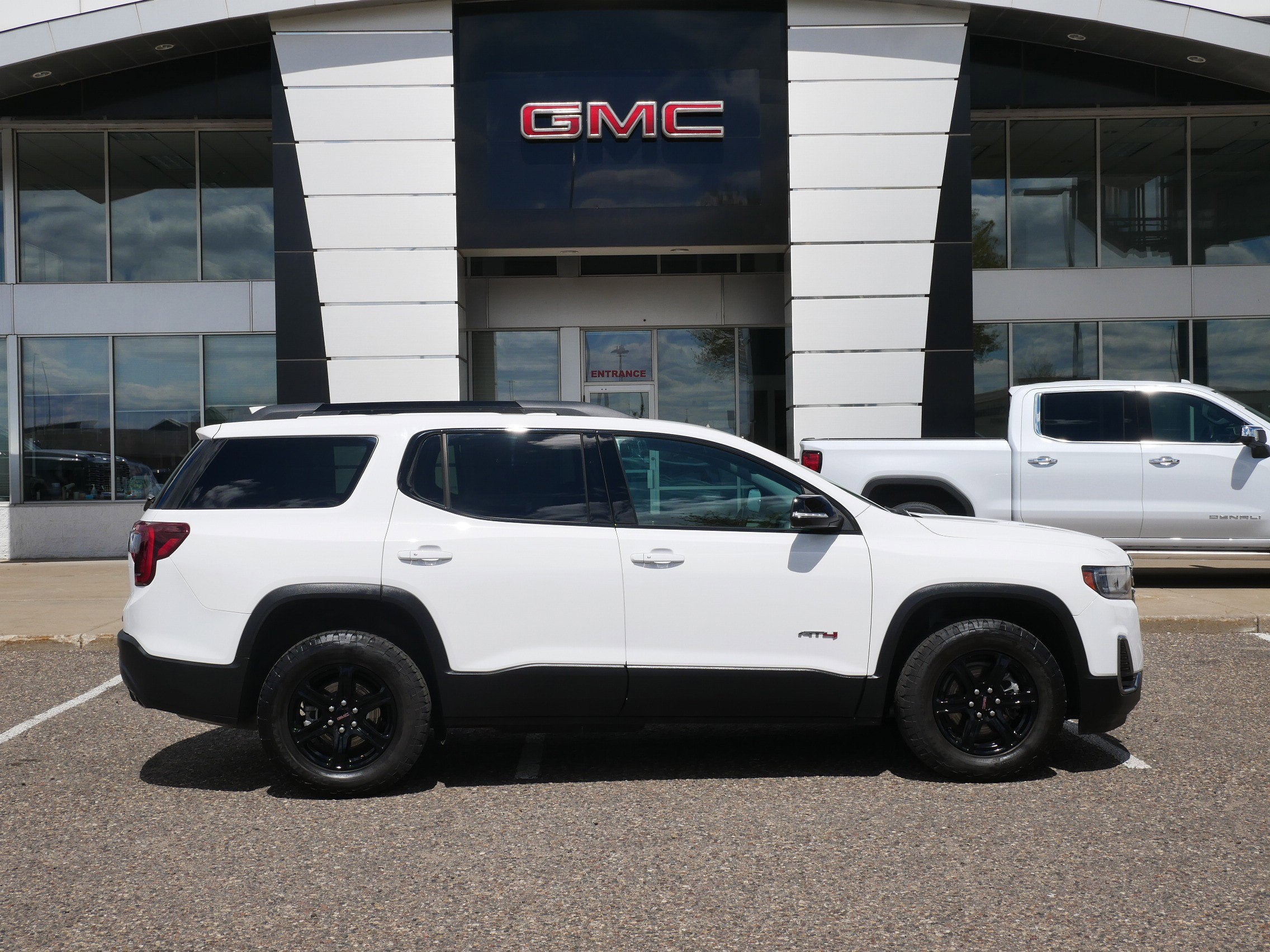 2023 GMC Acadia AT4