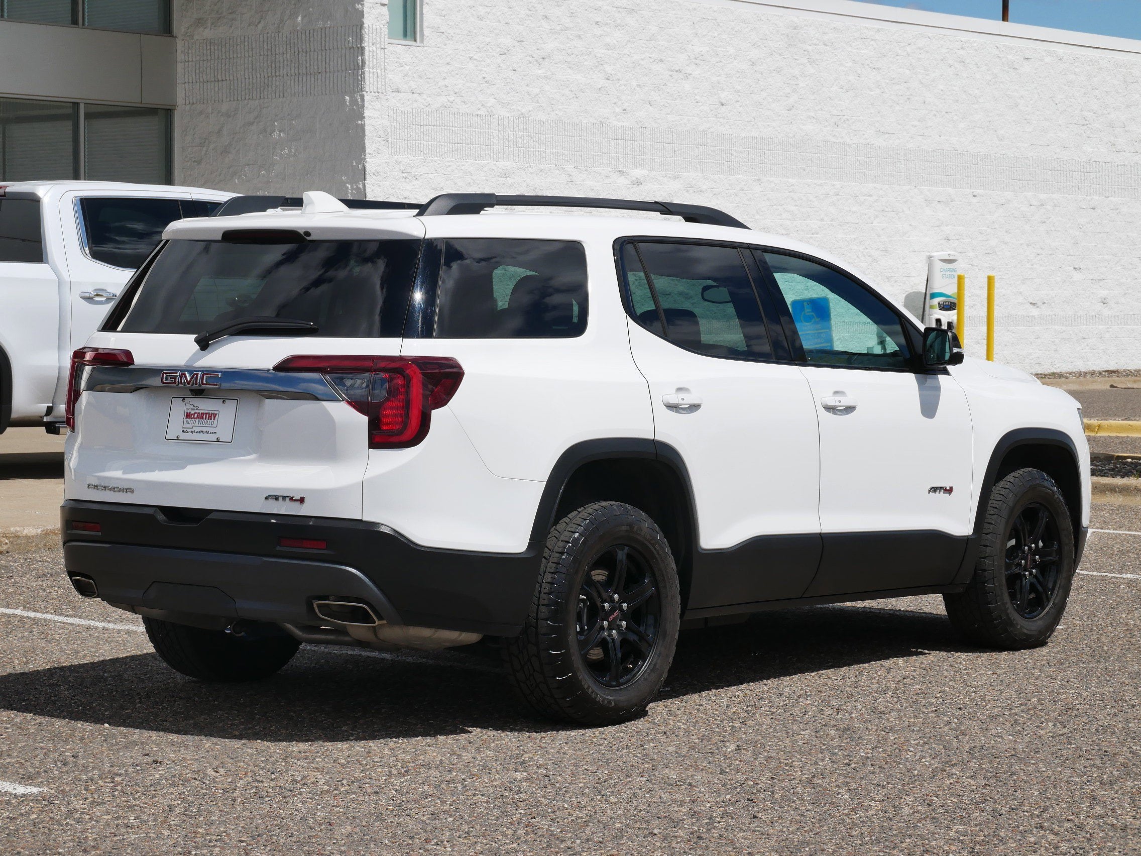 2023 GMC Acadia AT4