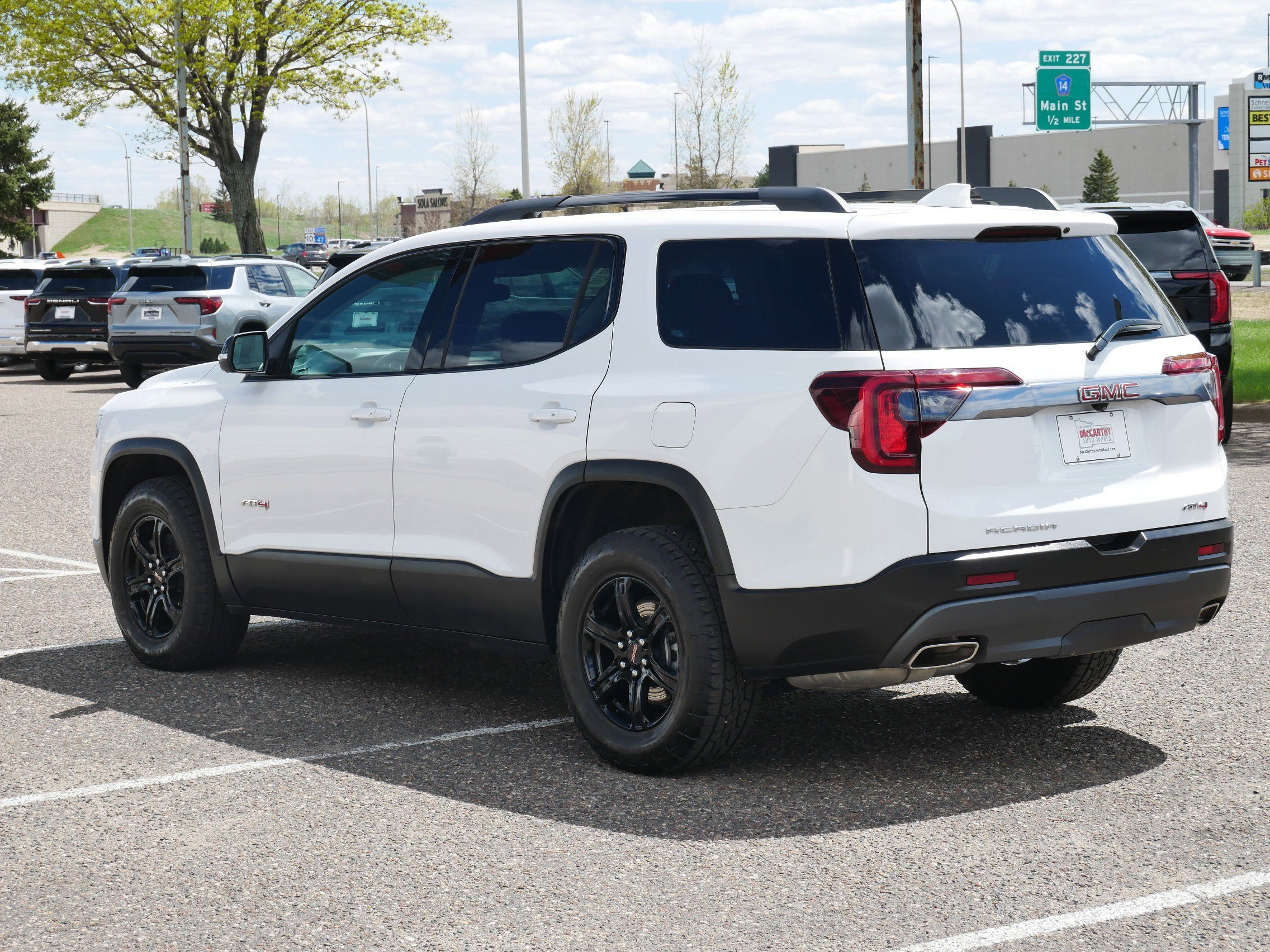 2023 GMC Acadia AT4