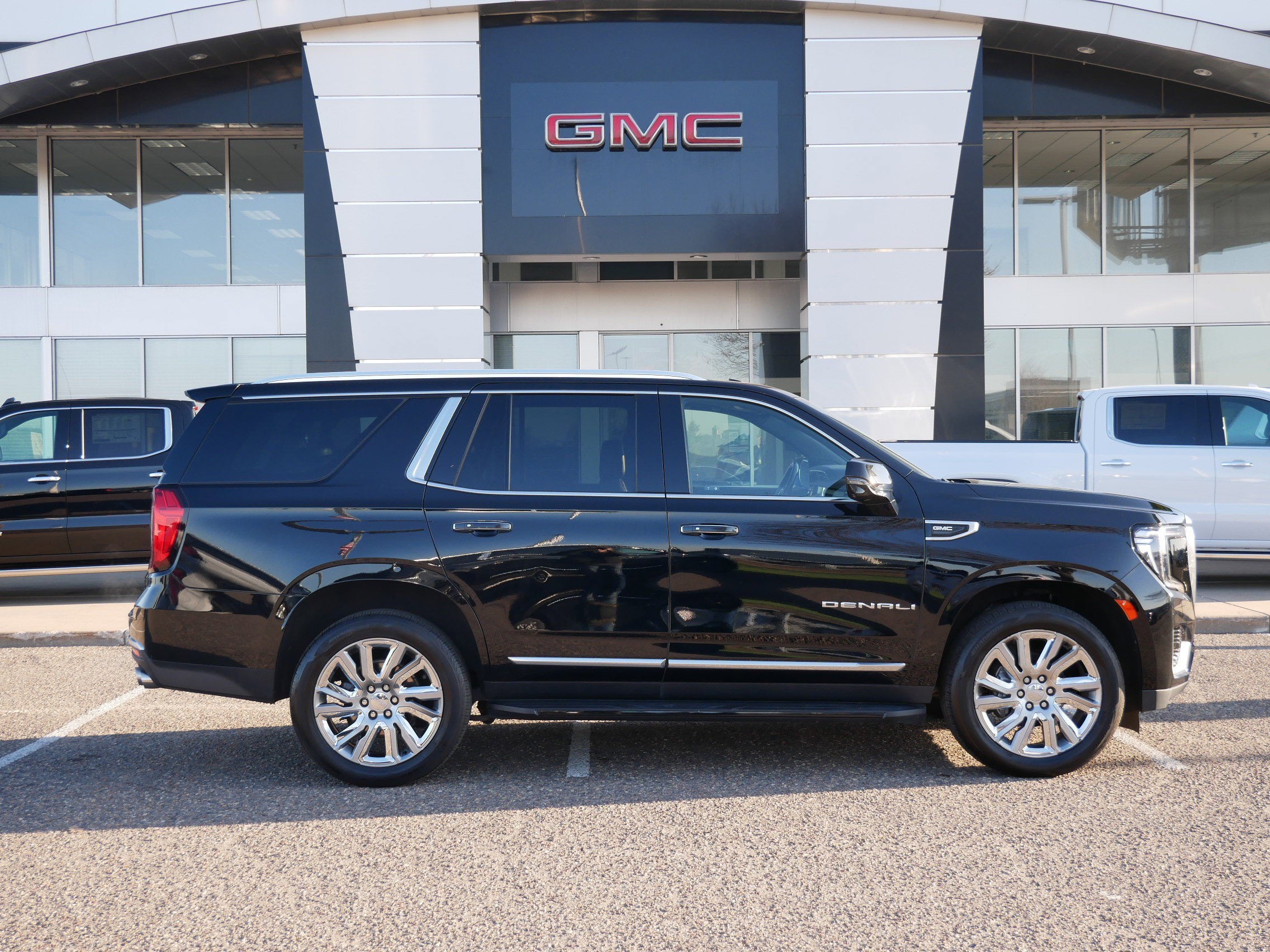 Used 2021 GMC Yukon Denali with VIN 1GKS2DKL4MR447311 for sale in Minneapolis, Minnesota