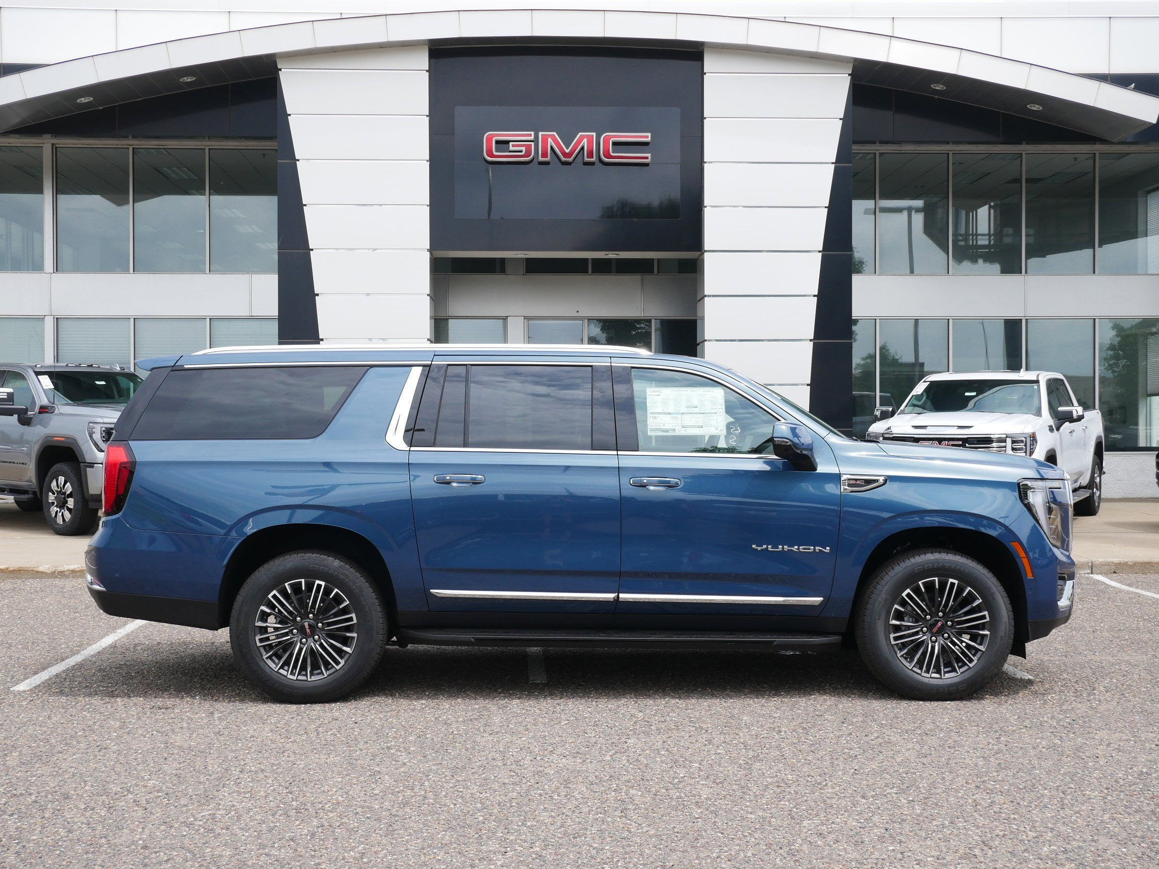 2026 GMC Yukon XL Elevation - Photo 2