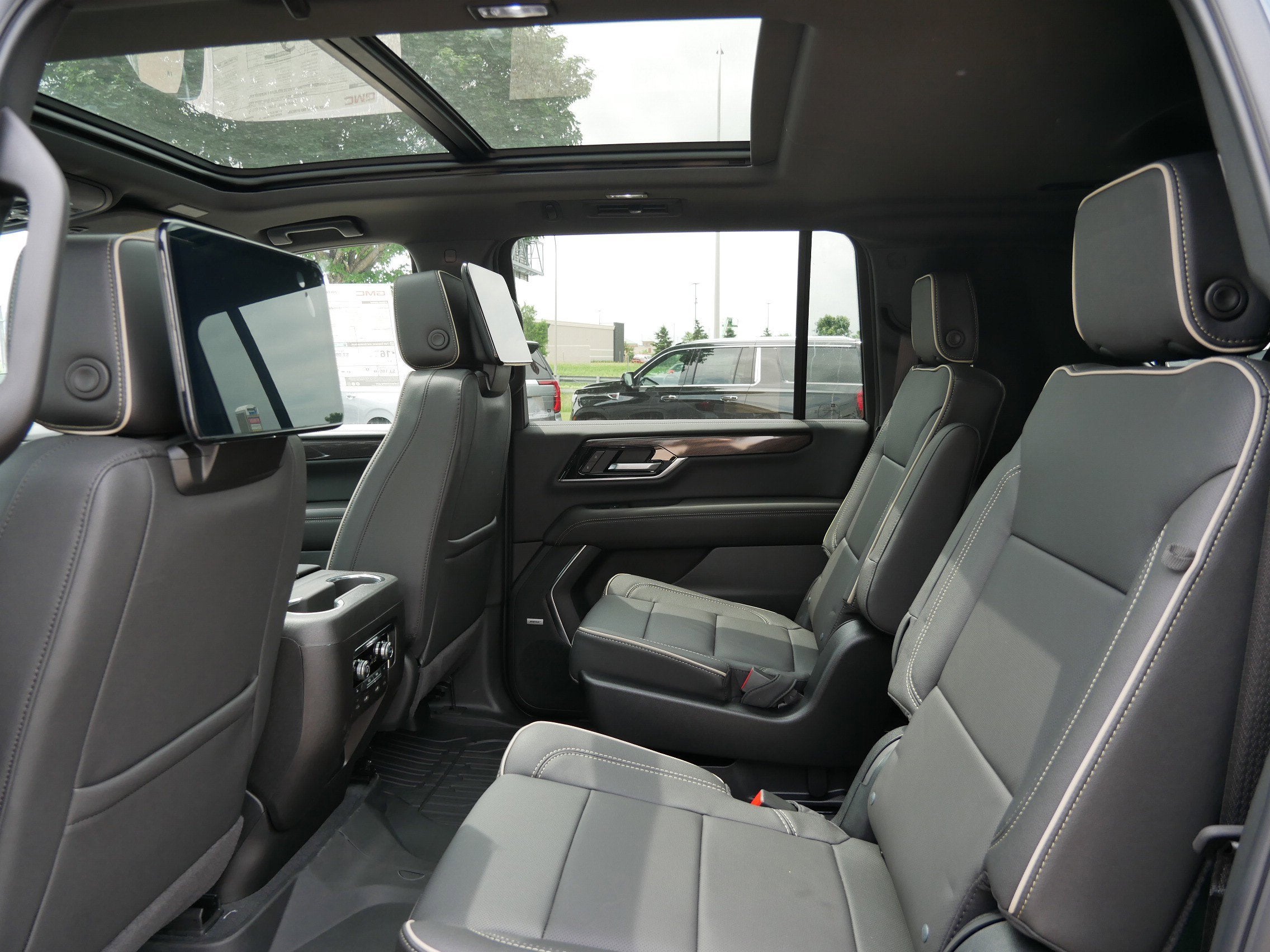 2026 GMC Yukon XL Elevation - Photo 7