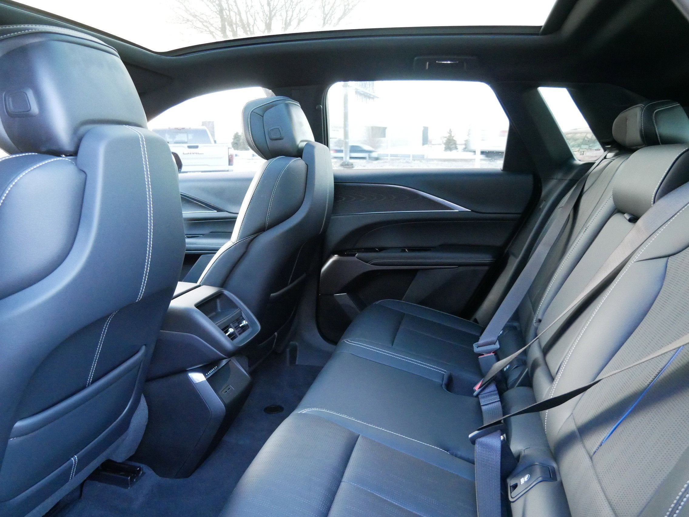 2024 Cadillac LYRIQ Luxury 1