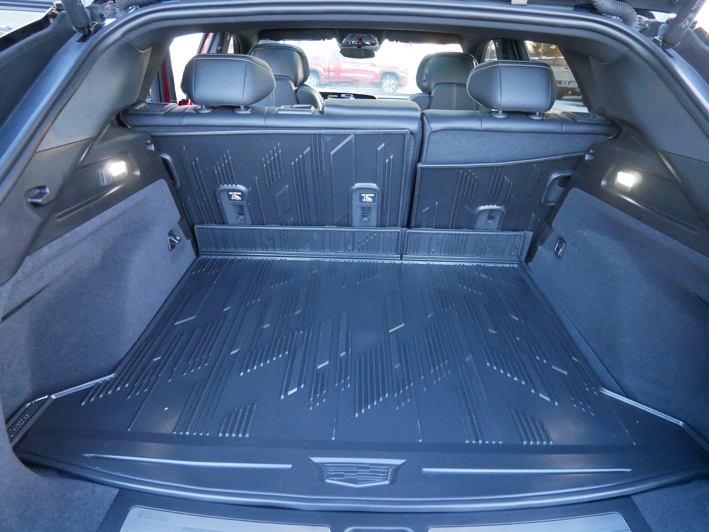 2024 Cadillac LYRIQ Luxury 1