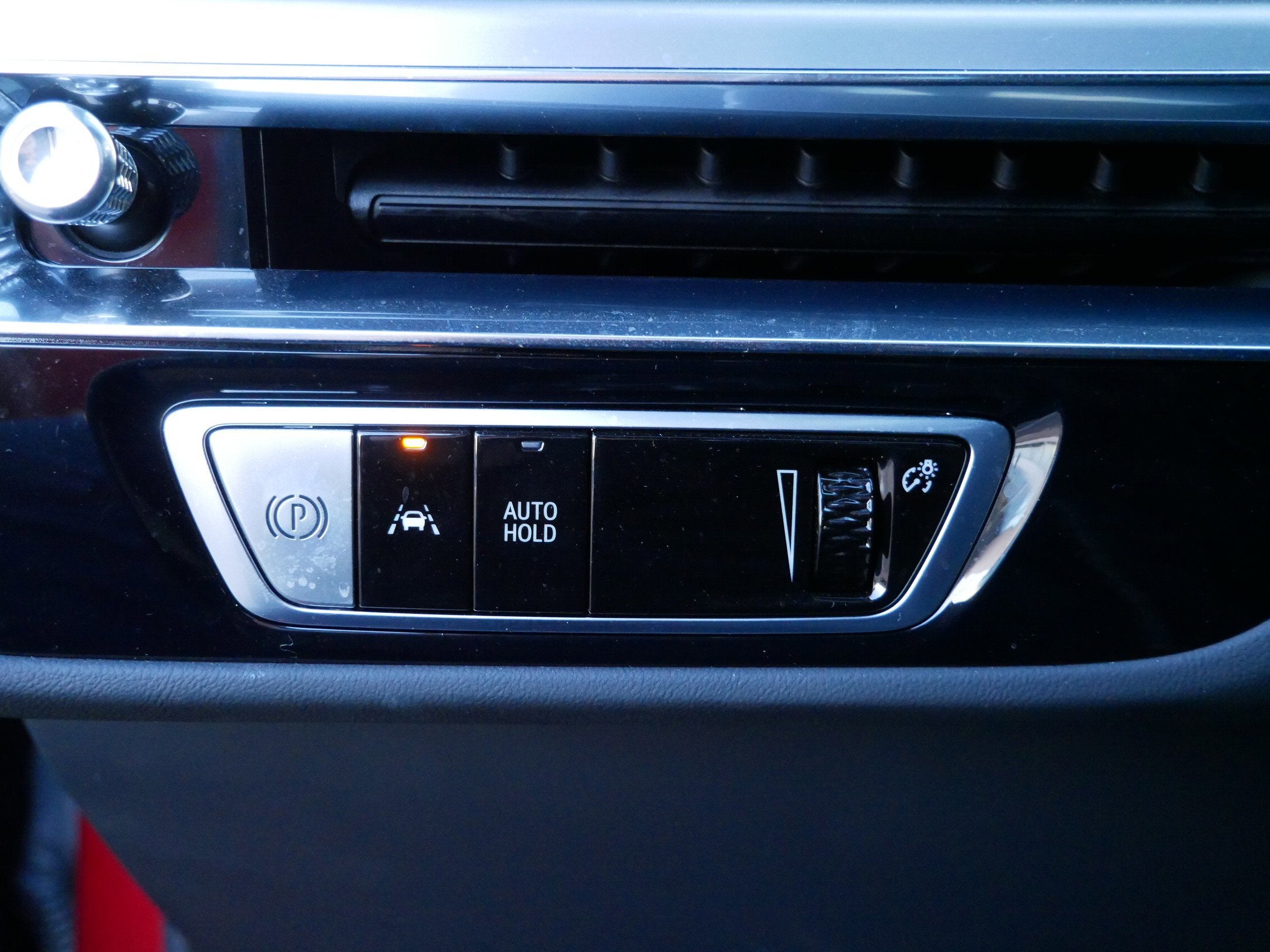 2024 Cadillac LYRIQ Luxury 1