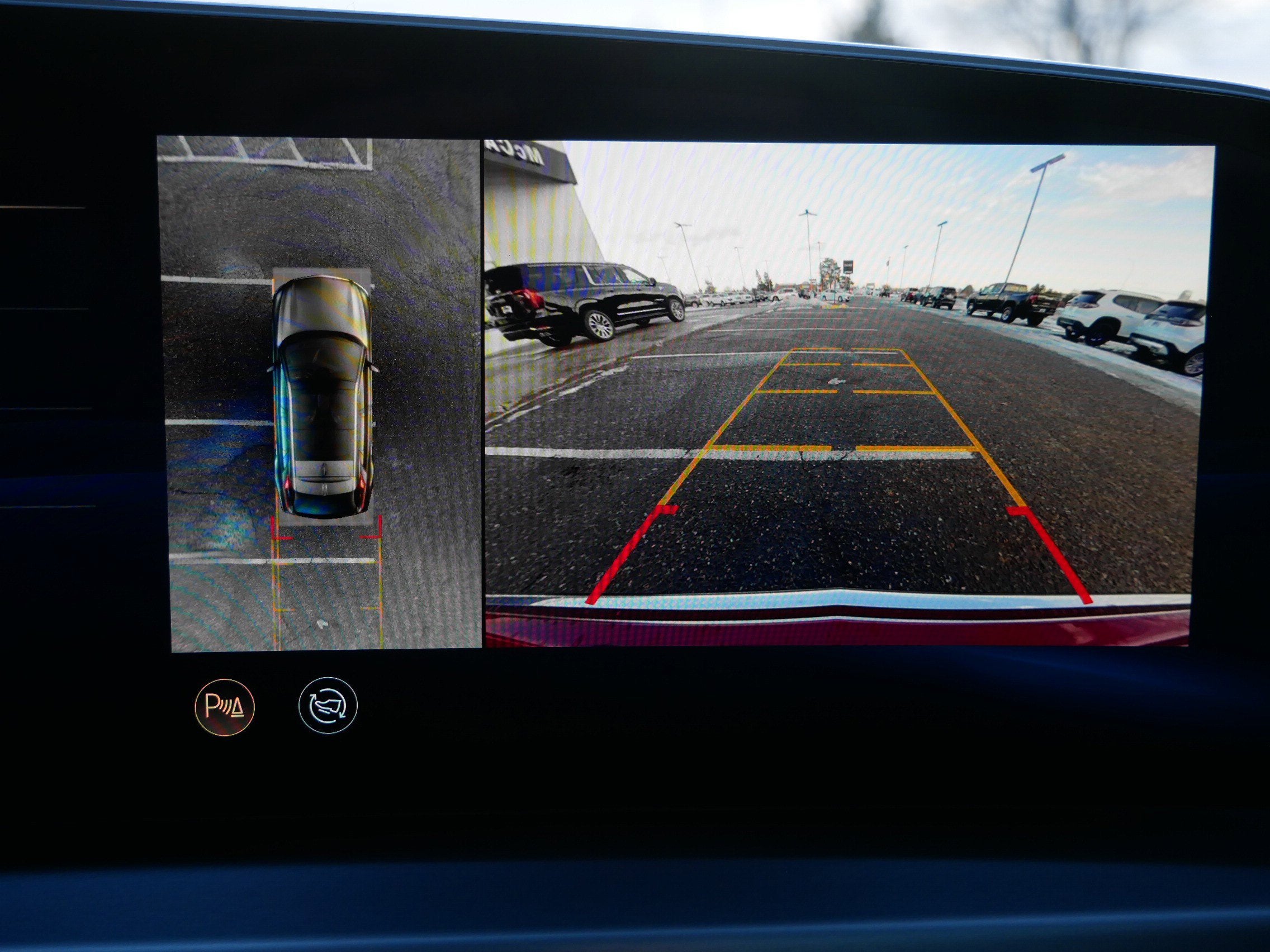 2024 Cadillac LYRIQ Luxury 1