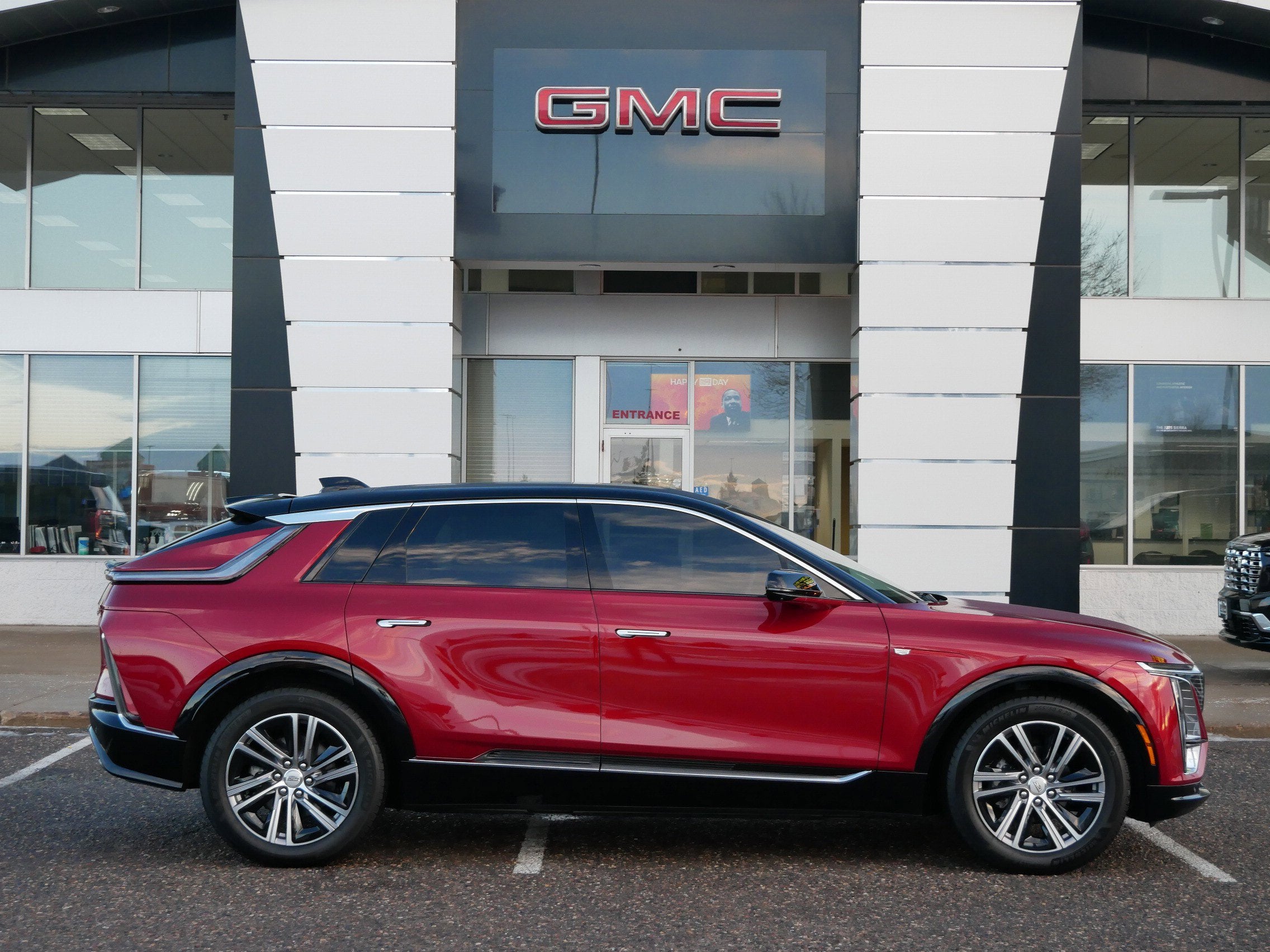 2024 Cadillac LYRIQ Luxury 1