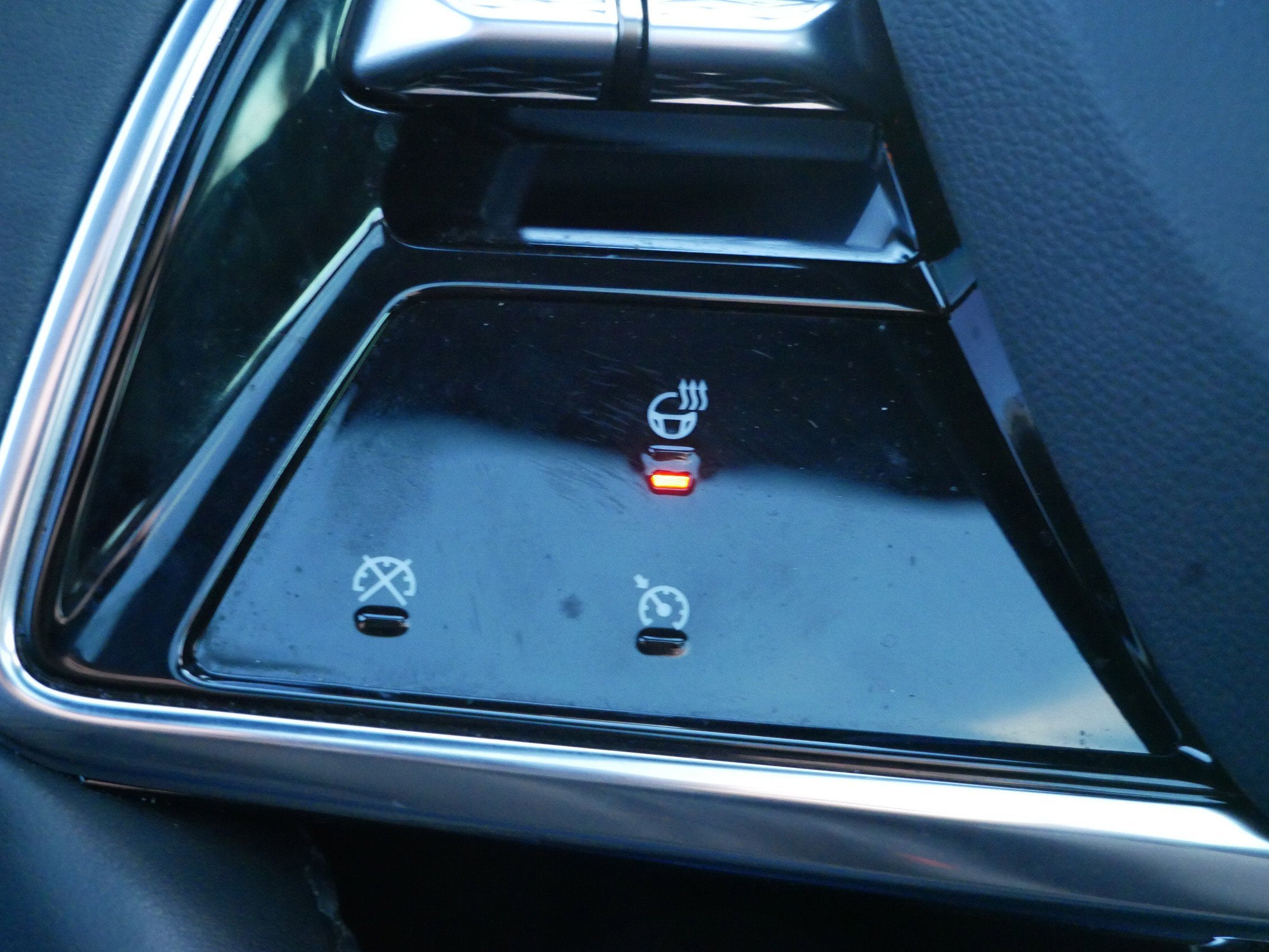 2024 Cadillac LYRIQ Luxury 1