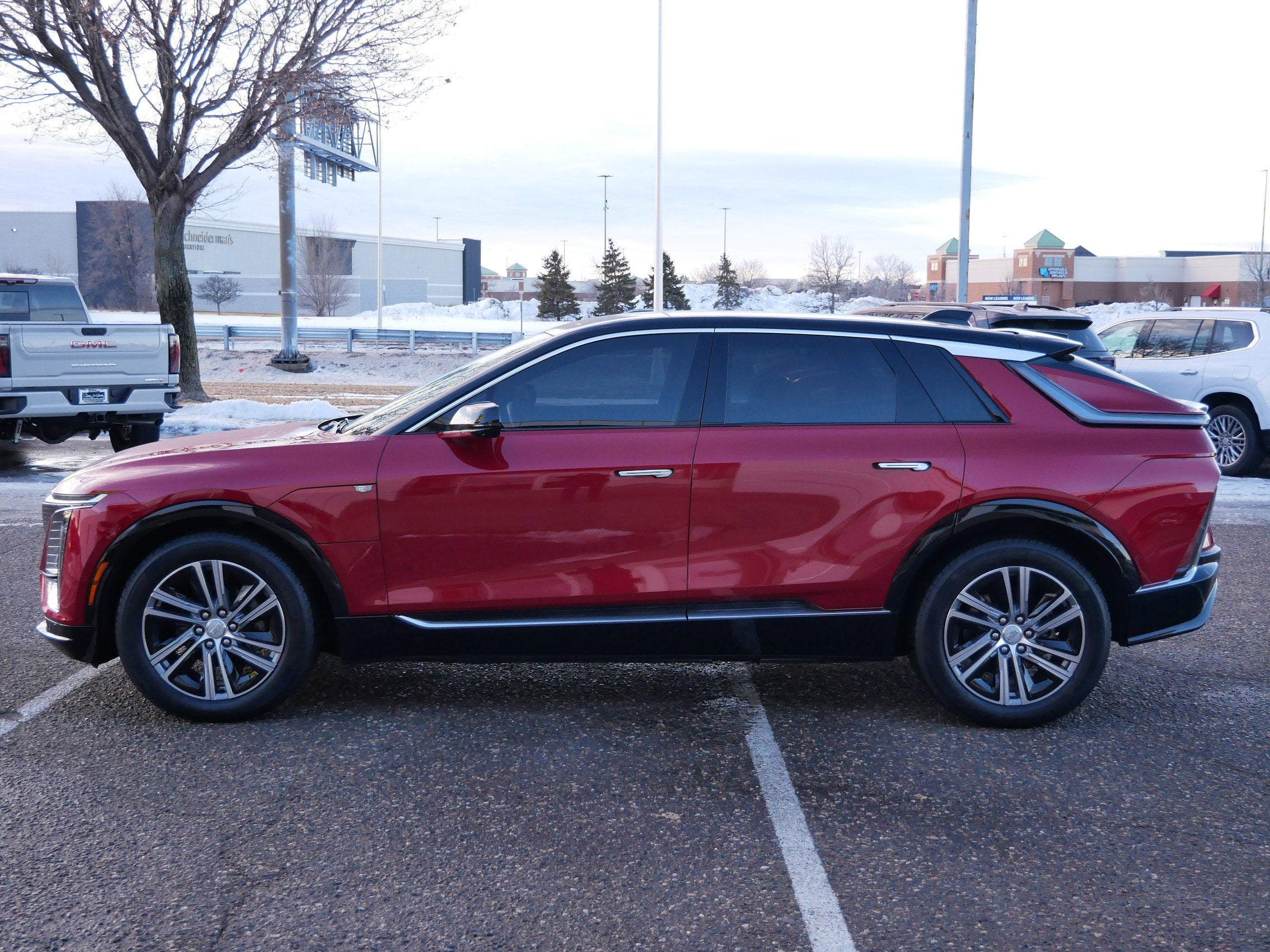 2024 Cadillac LYRIQ Luxury 1