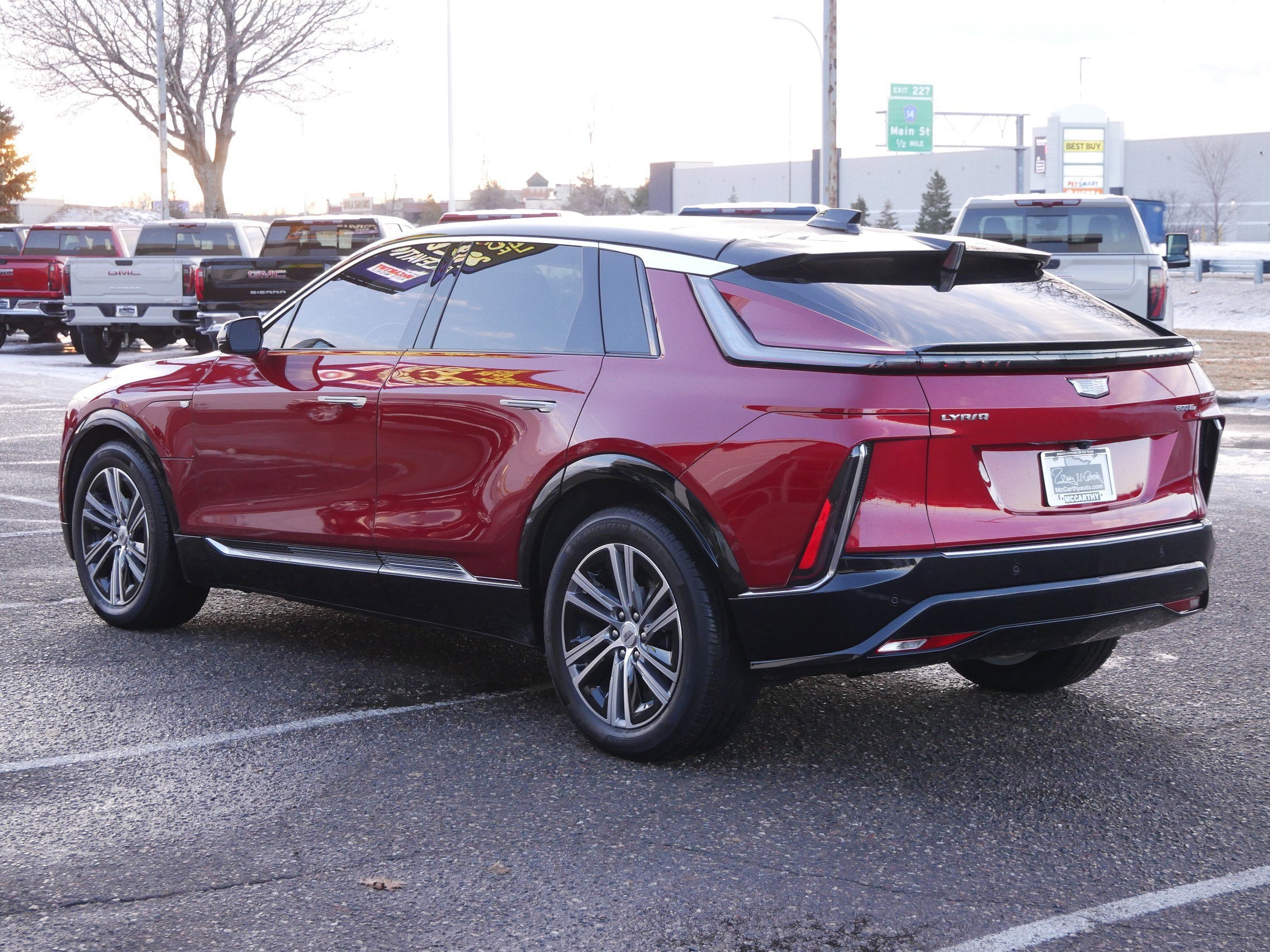 2024 Cadillac LYRIQ Luxury 1