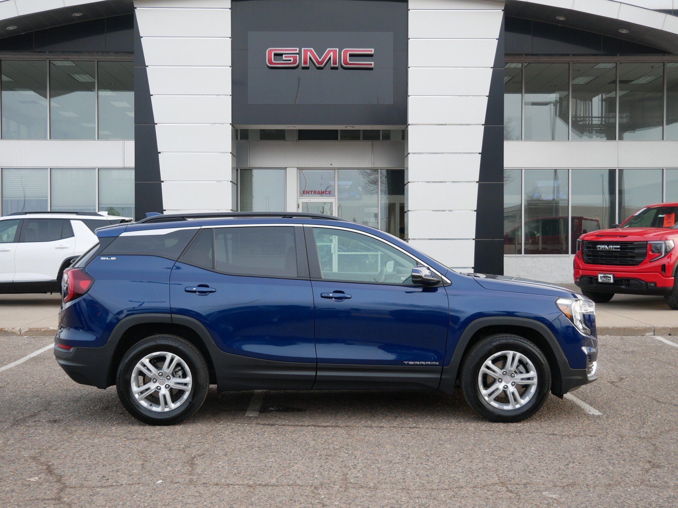 Used 2023 GMC Terrain SLE with VIN 3GKALTEG2PL124260 for sale in Minneapolis, Minnesota