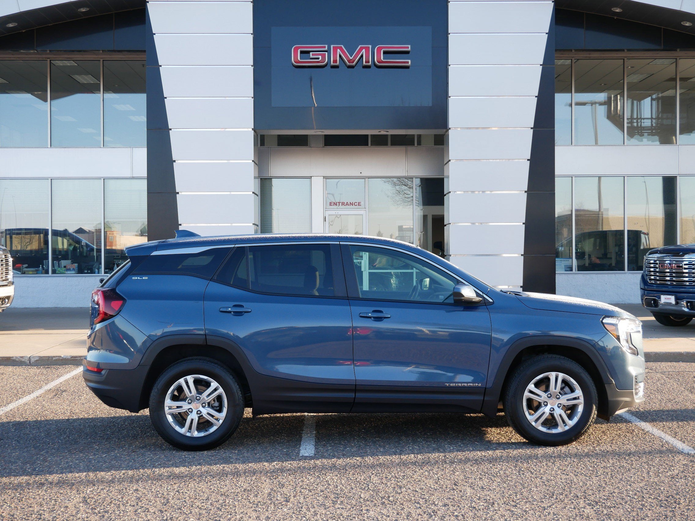 Used 2024 GMC Terrain SLE with VIN 3GKALTEG4RL370780 for sale in Minneapolis, Minnesota